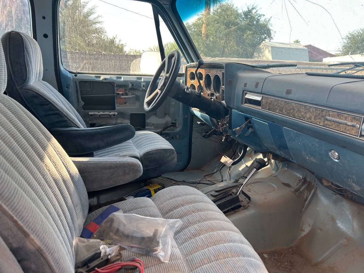Chevy-suburban-1500-4x4-1989