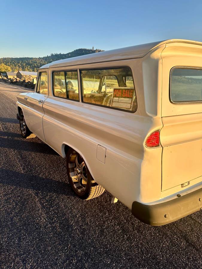 Chevy-suburban-1965-white-19
