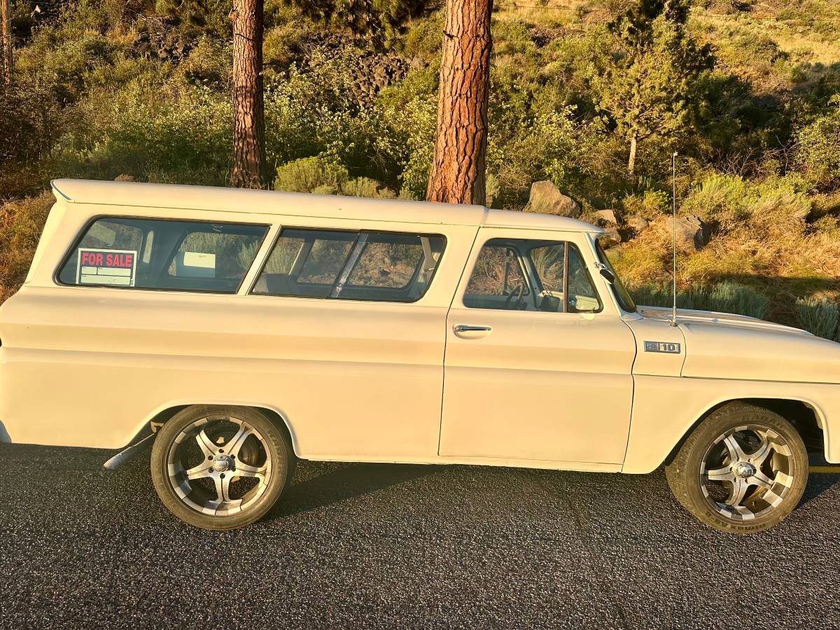 Chevy-suburban-1965-white-22