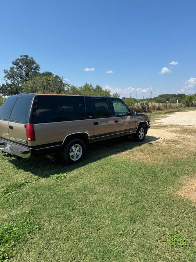 Chevy-suburban-1994-brown-1