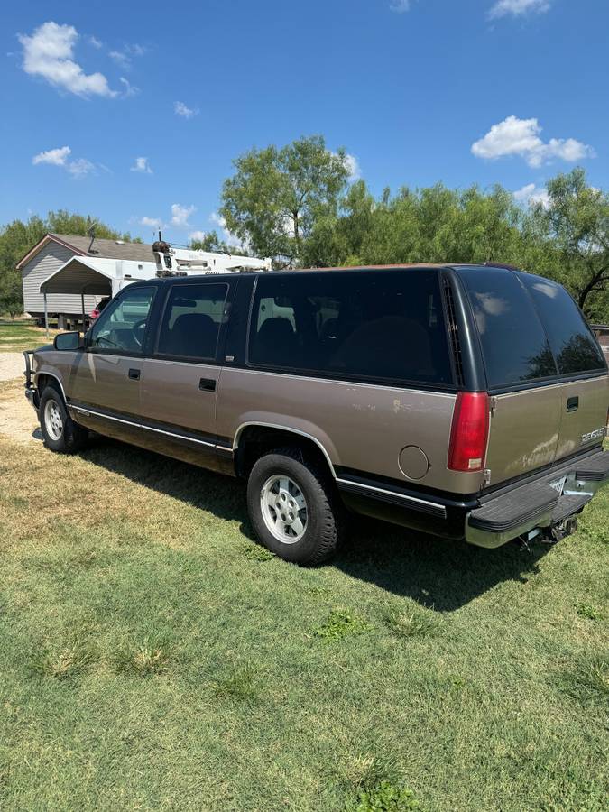 Chevy-suburban-1994-brown-2
