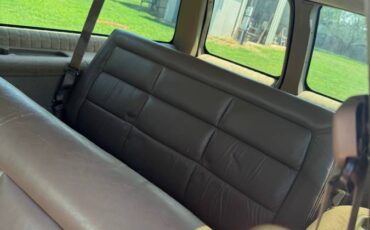Chevy-suburban-1994-brown-4