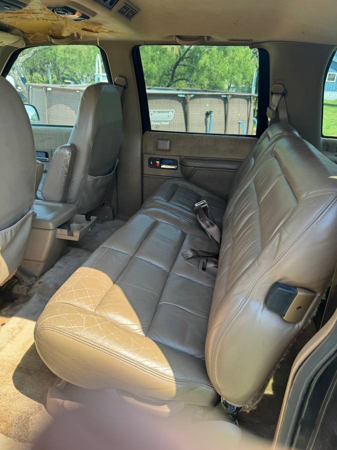 Chevy-suburban-1994-brown-5