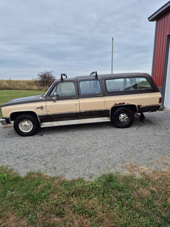 Chevy-suburban-2500-1982-3