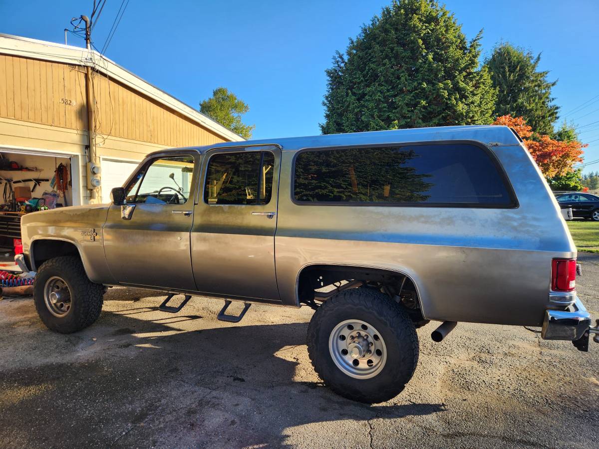 Chevy-suburban-2500-1988-silver-2