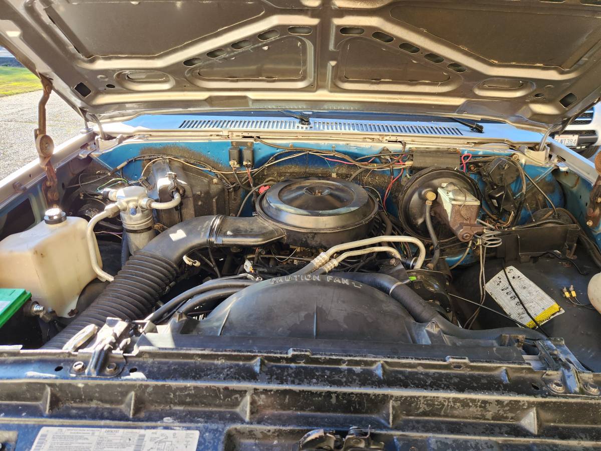 Chevy-suburban-2500-1988-silver-4