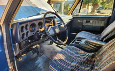 Chevy-suburban-2500-1988-silver-5