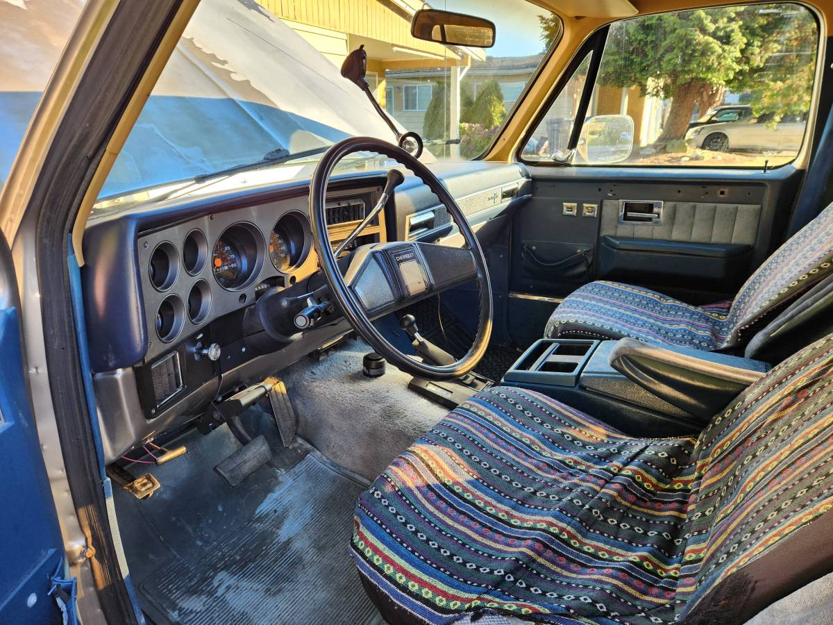 Chevy-suburban-2500-1988-silver-5