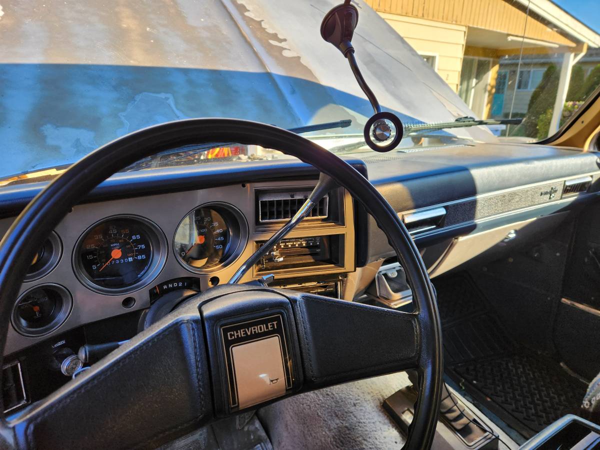 Chevy-suburban-2500-1988-silver-6