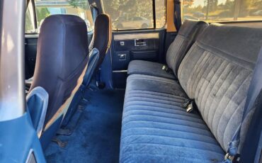 Chevy-suburban-2500-1988-silver-7