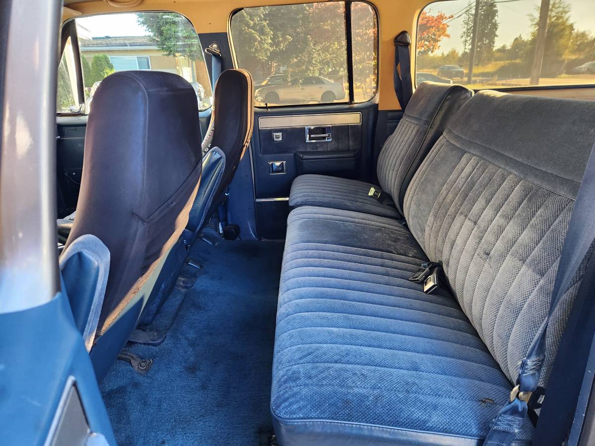 Chevy-suburban-2500-1988-silver-7
