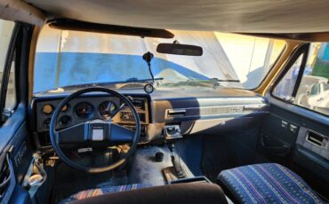 Chevy-suburban-2500-1988-silver-8