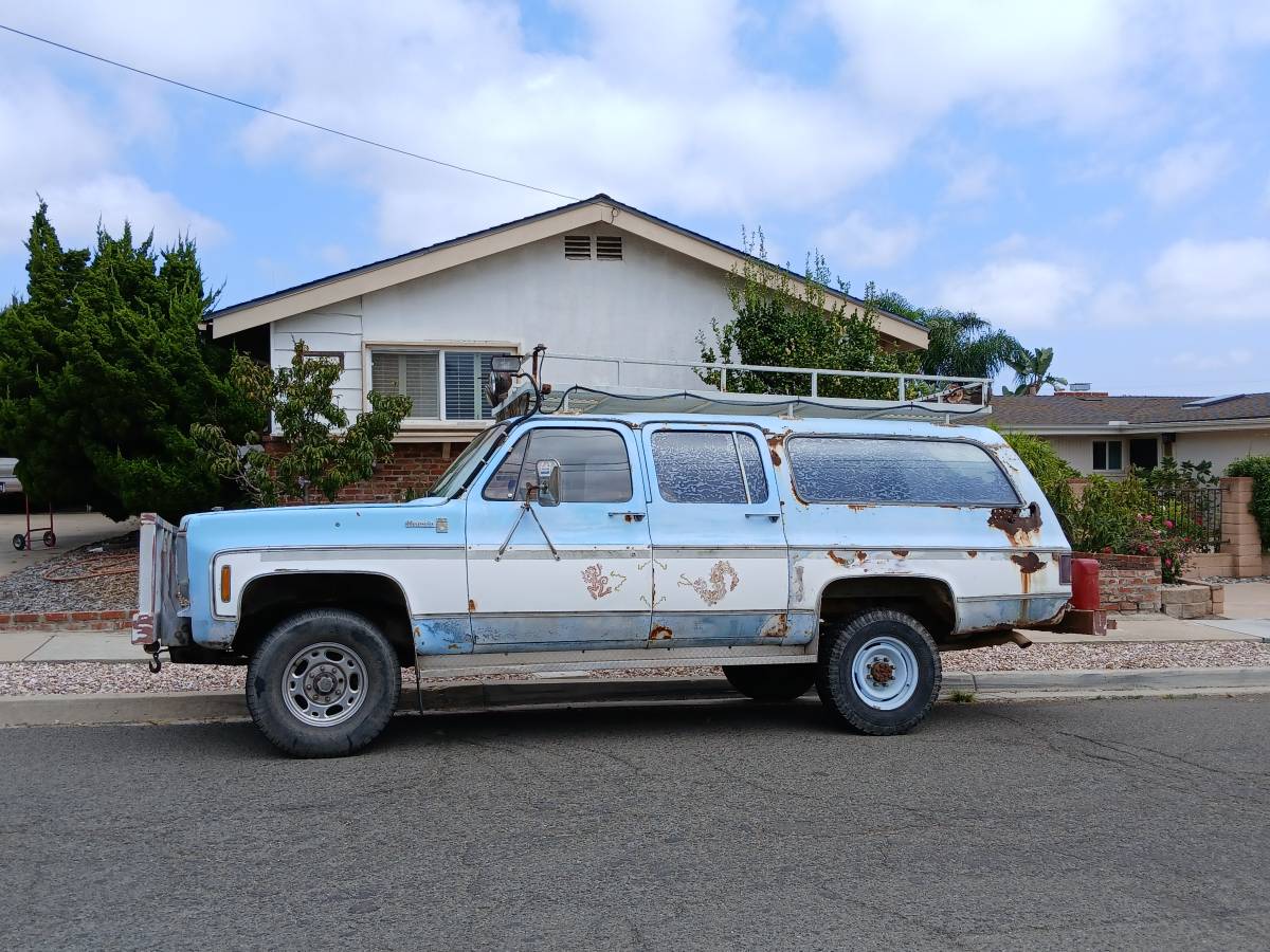 Chevy-suburban-2500-4x4-1975-blue-1