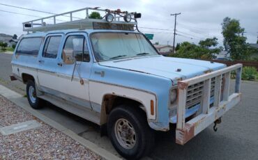 Chevy-suburban-2500-4x4-1975-blue