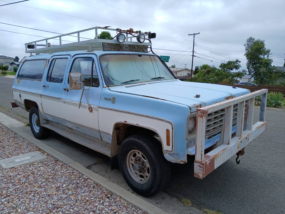 Chevy-suburban-2500-4x4-1975-blue
