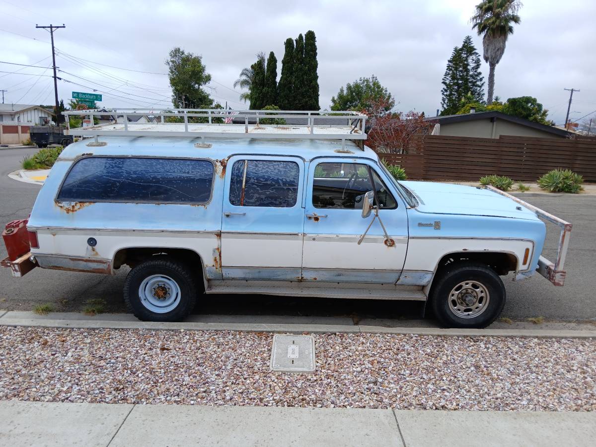 Chevy-suburban-2500-4x4-1975-blue-2