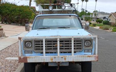 Chevy-suburban-2500-4x4-1975-blue-3