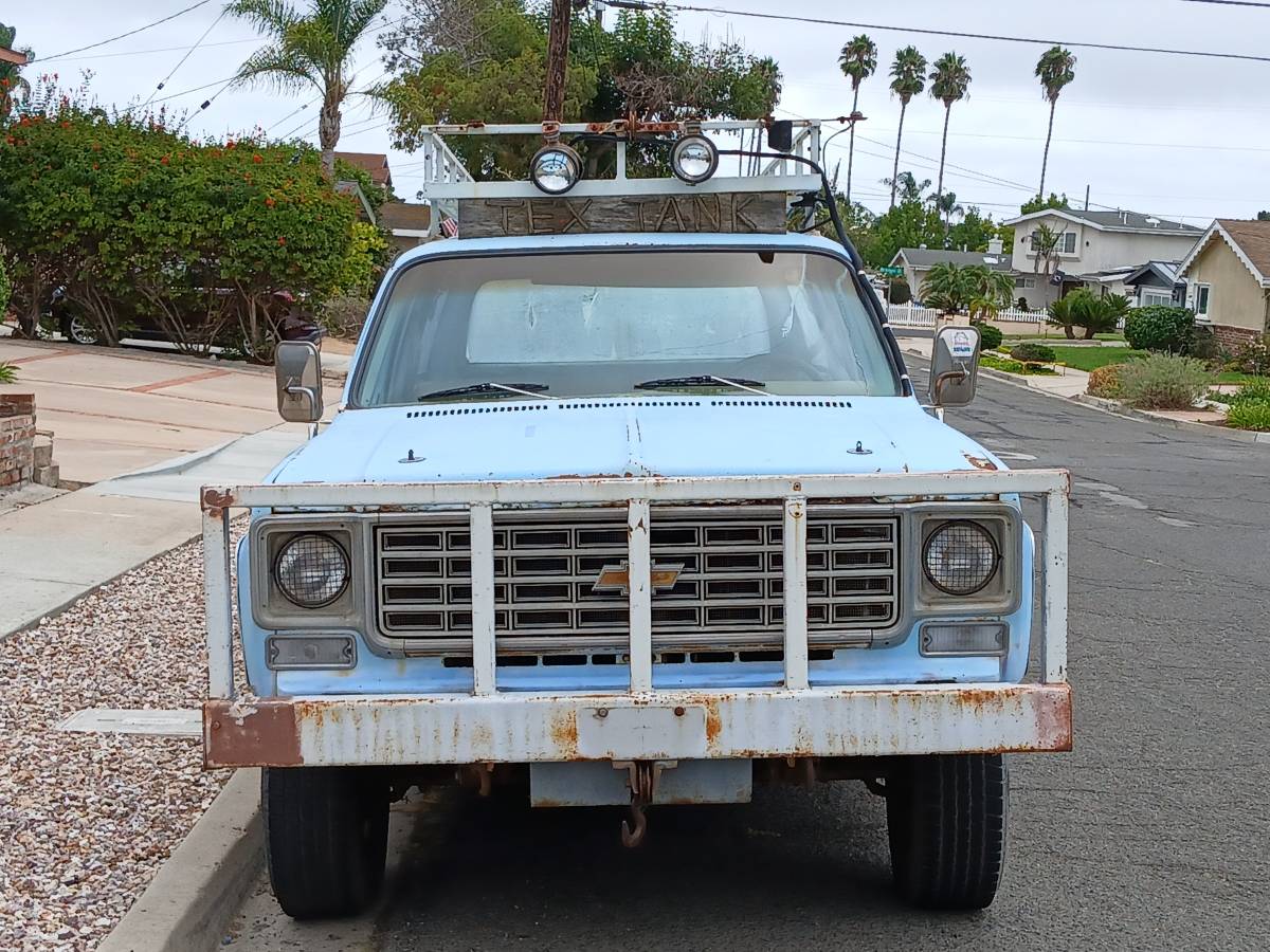 Chevy-suburban-2500-4x4-1975-blue-3