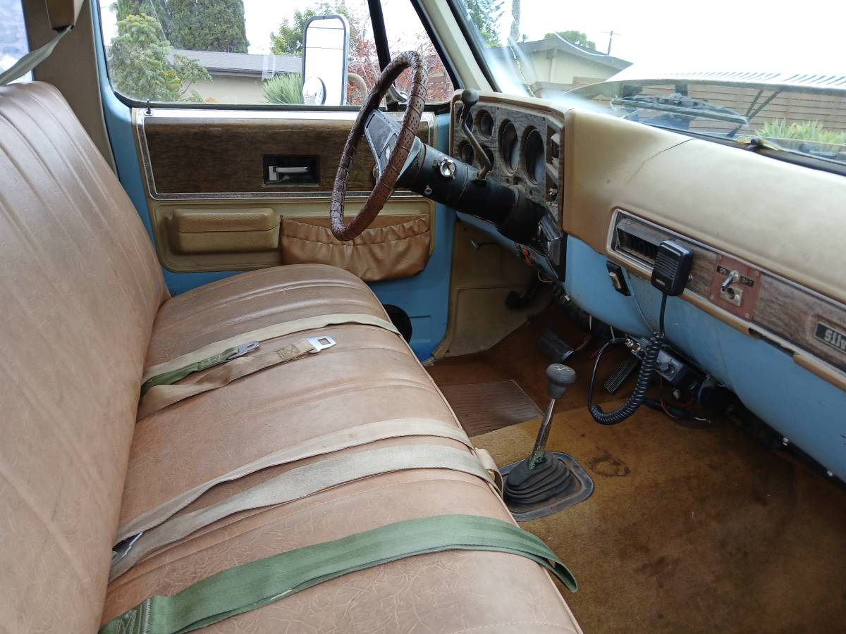 Chevy-suburban-2500-4x4-1975-blue-6