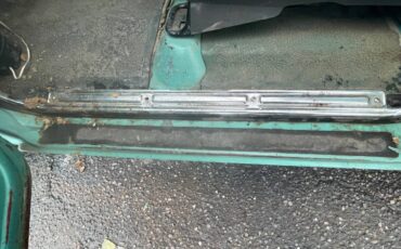 Chevy-suburban-3-door-1968-custom-13