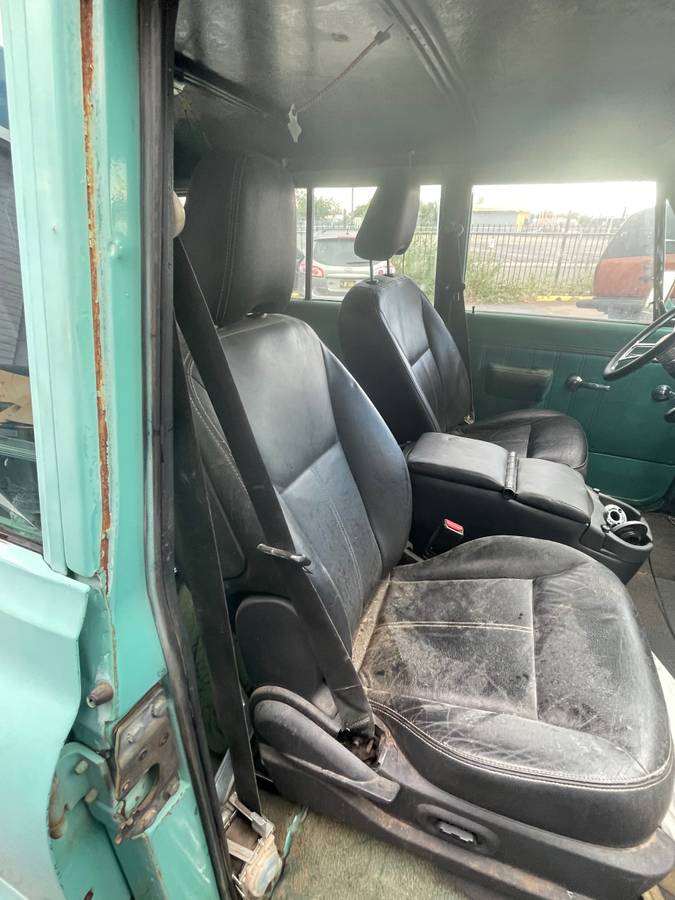 Chevy-suburban-3-door-1968-custom-5