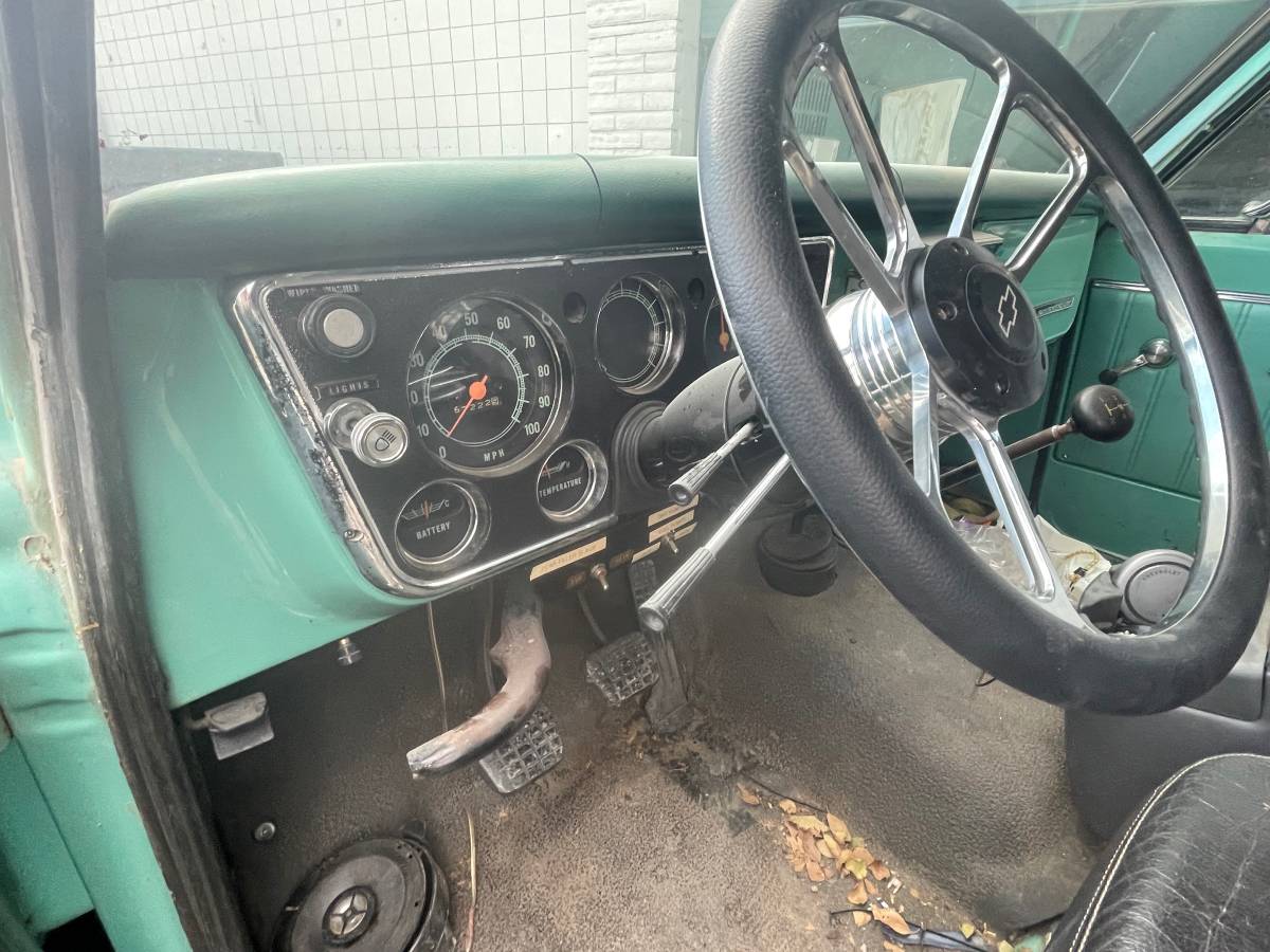 Chevy-suburban-3-door-1968-custom-8