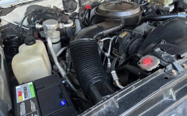 Chevy-suburban-4x4-1989-white-11