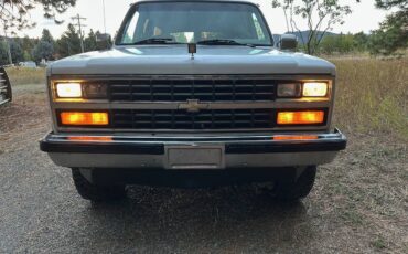 Chevy-suburban-4x4-1989-white-13