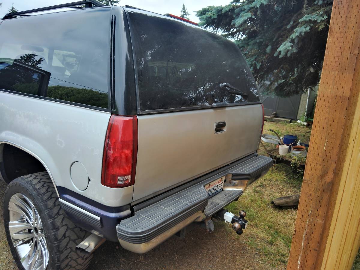 Chevy-tahoe-1995-grey-1