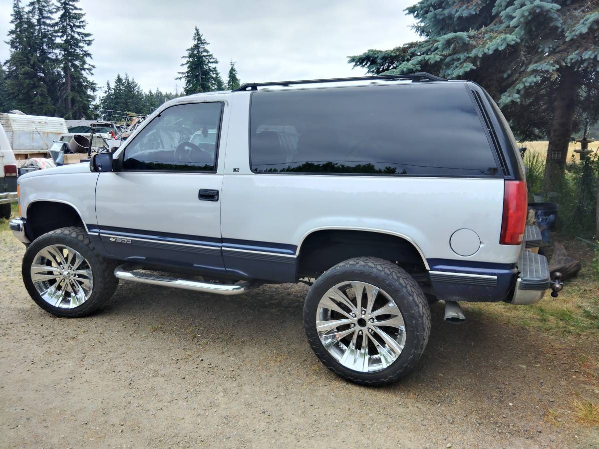Chevy-tahoe-1995-grey-3