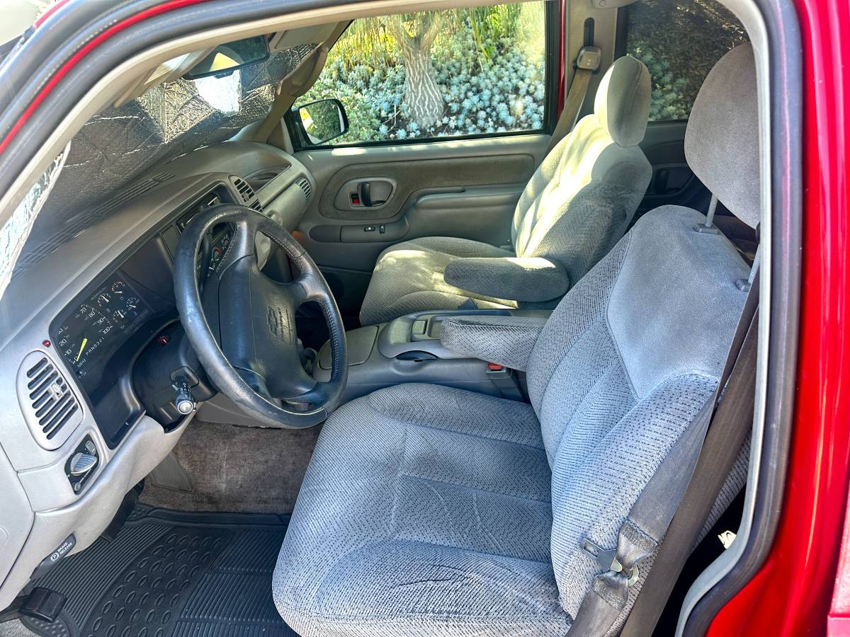 Chevy-tahoe-1996-red-5