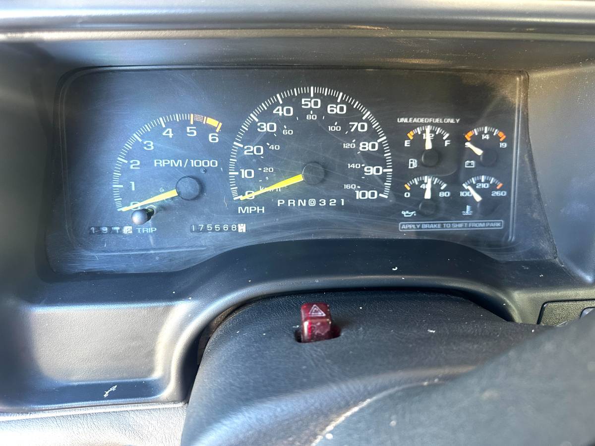 Chevy-tahoe-1996-red-7