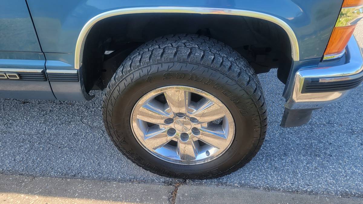 Chevy-tahoe-4x4-1996-blue-10