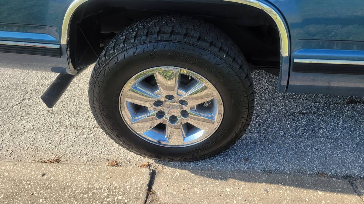 Chevy-tahoe-4x4-1996-blue-11