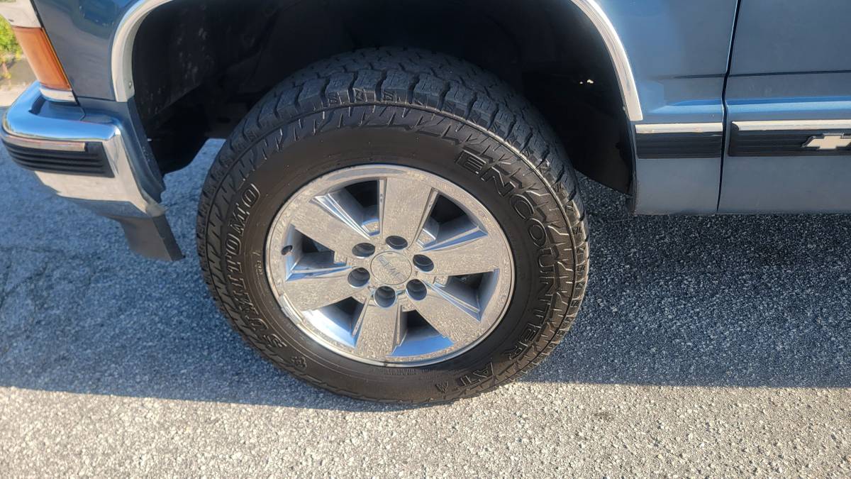 Chevy-tahoe-4x4-1996-blue-13