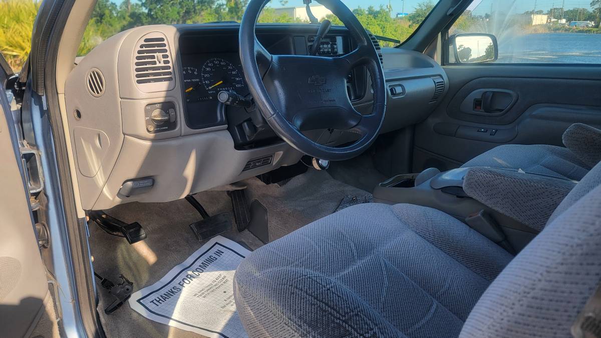 Chevy-tahoe-4x4-1996-blue-14