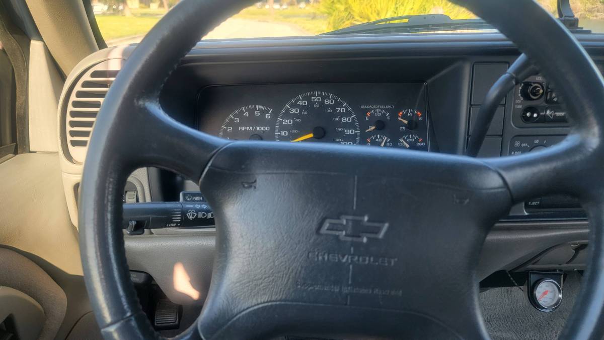Chevy-tahoe-4x4-1996-blue-17