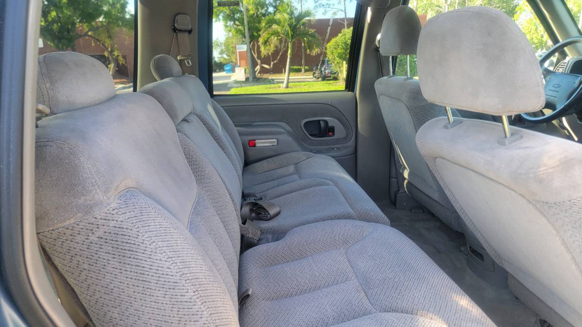 Chevy-tahoe-4x4-1996-blue-3