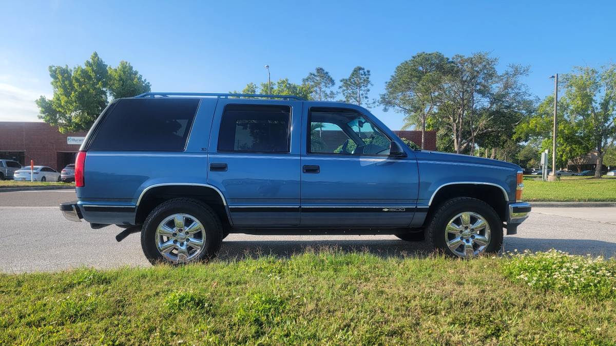 Chevy-tahoe-4x4-1996-blue-6