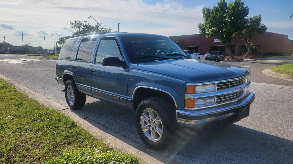 Chevy-tahoe-4x4-1996-blue-7