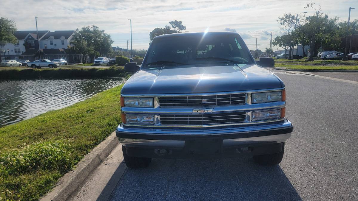 Chevy-tahoe-4x4-1996-blue-8