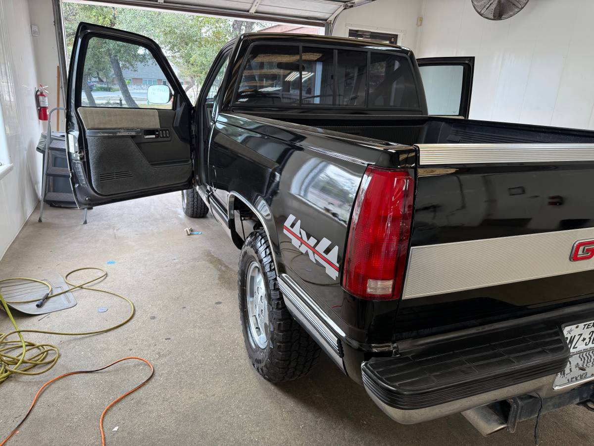 Chevy-truck-1990-black-10