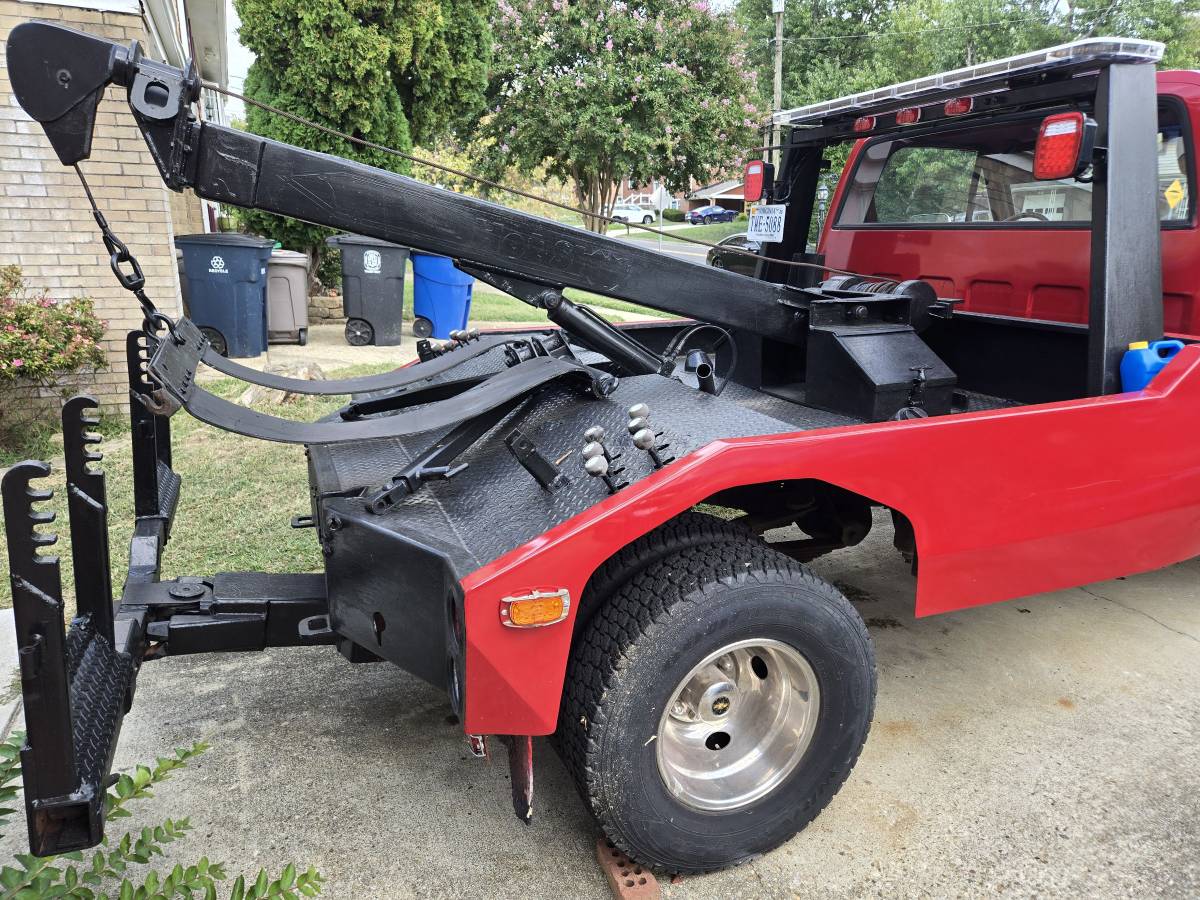 Chevy-v30-wrecker-tow-truck-1987-red-10