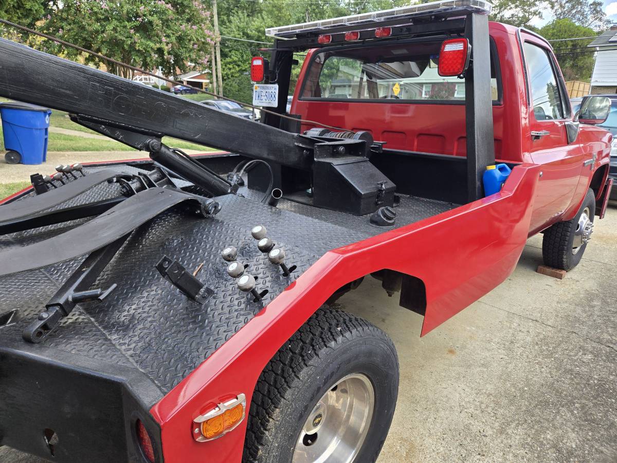 Chevy-v30-wrecker-tow-truck-1987-red-11