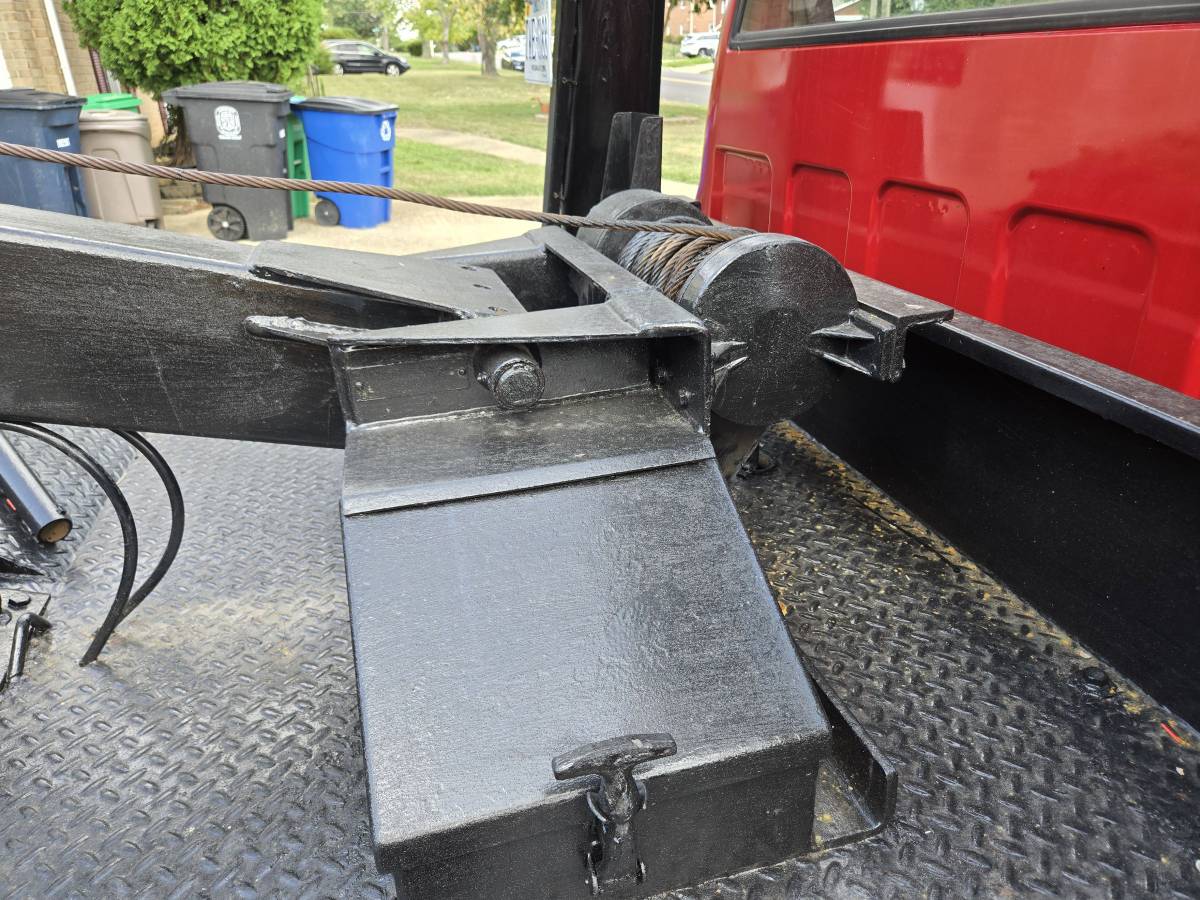 Chevy-v30-wrecker-tow-truck-1987-red-21