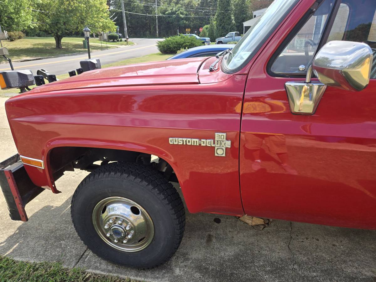 Chevy-v30-wrecker-tow-truck-1987-red-23