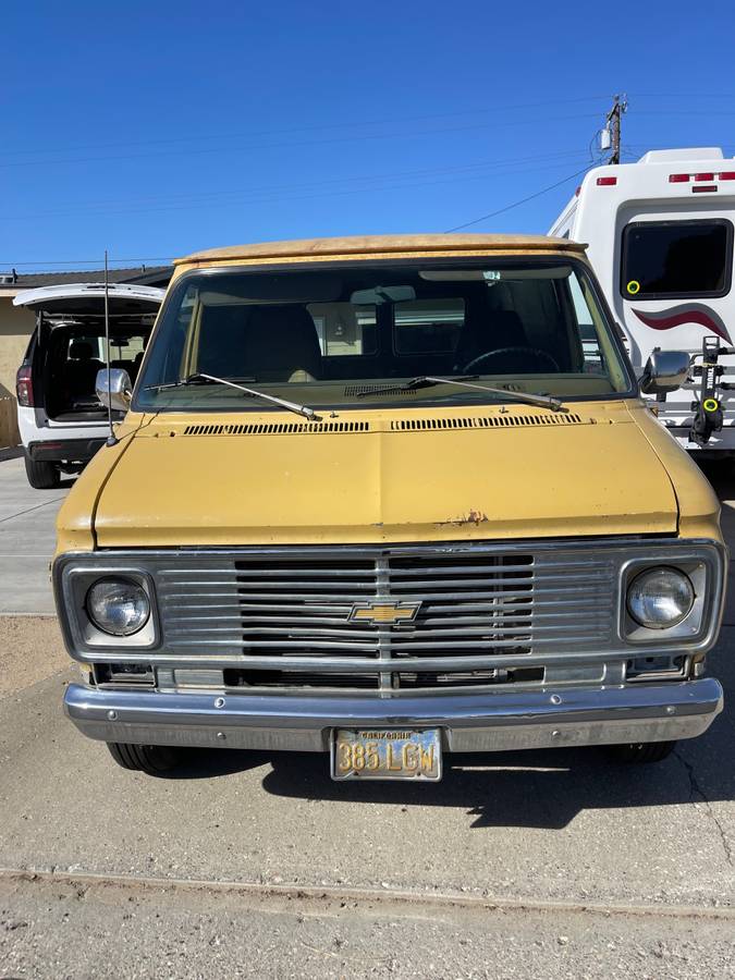 Chevy-van-1974-yellow-1