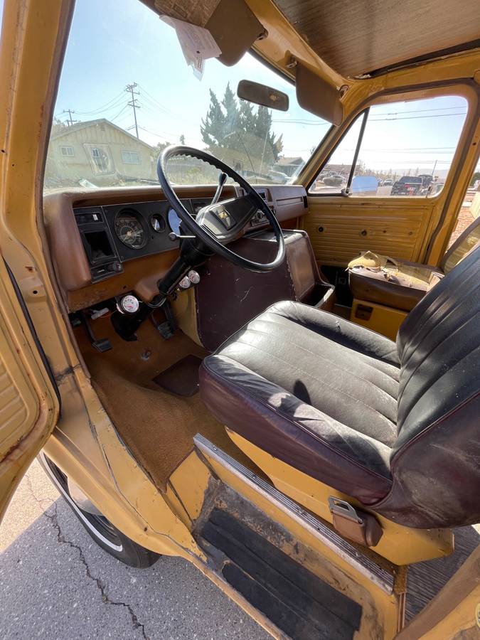 Chevy-van-1974-yellow-17
