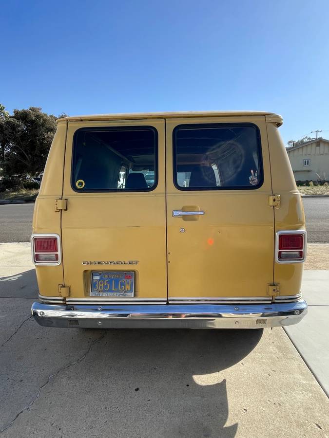 Chevy-van-1974-yellow-3