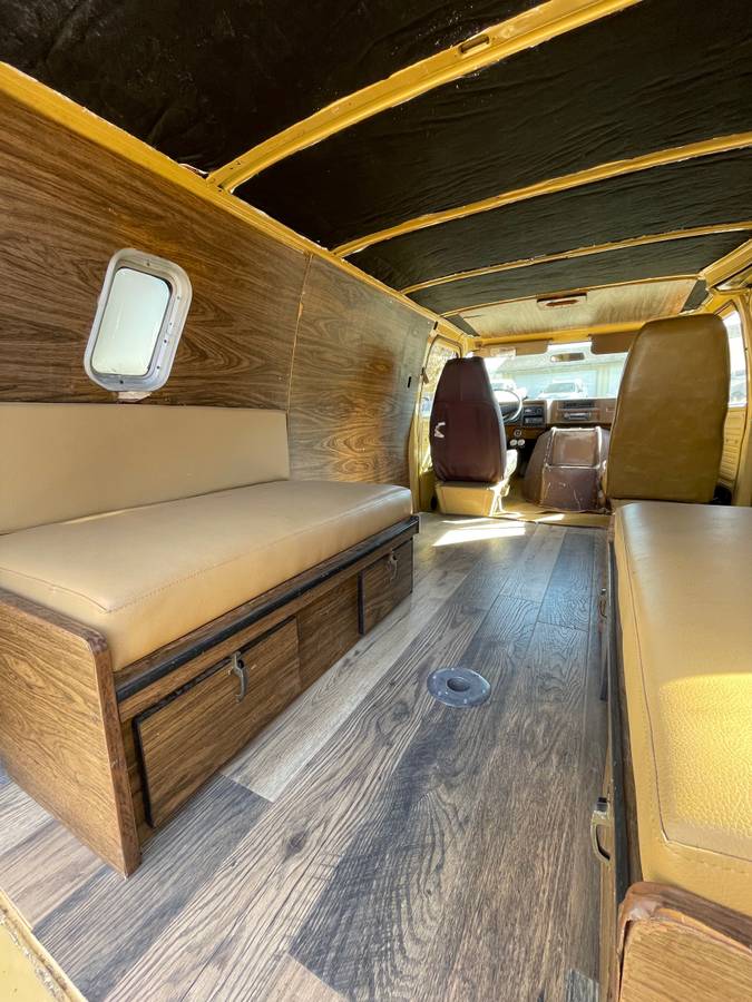 Chevy-van-1974-yellow-4